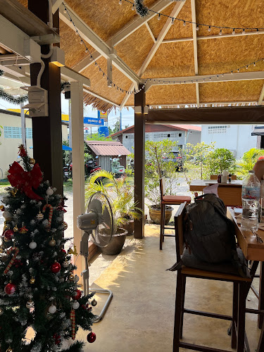 104 ซอยโคกมะขาม ตำบล ราไวย์ อำเภอเมืองภูเก็ต ภูเก็ต 83130