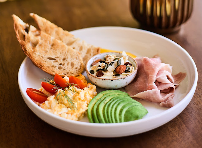 Opinii despre Crème Café Phuket în อำเภอเมืองภูเก็ต - การบริการอาหารและที่พัก