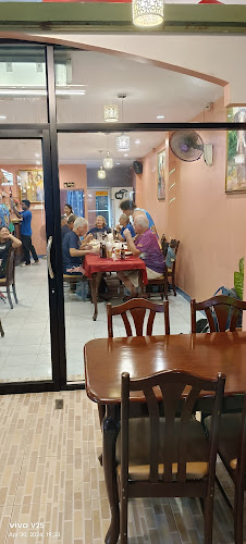 Suraj Indian Restaurant Kamala - การบริการอาหารและที่พัก