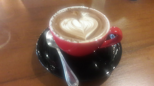 ซาลูน คอฟฟี่ แอนด์ บาร์ - การบริการอาหารและที่พัก