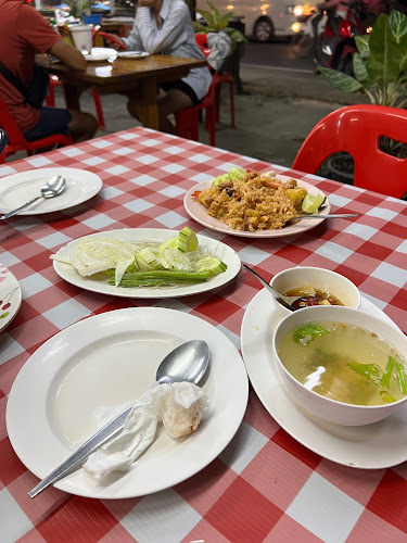 ส้มตำ และ อาหารตามสั่ง - การบริการอาหารและที่พัก