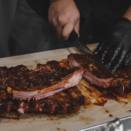 Riburs BBQ - การบริการอาหารและที่พัก