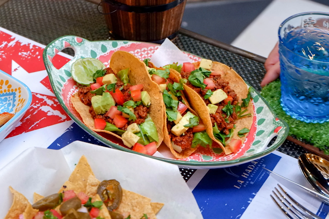 Cigar Lounge in Pattaya at La Habana Restaurant & Bar - การบริการอาหารและที่พัก