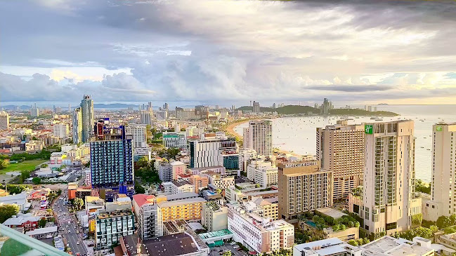 The Sky32 Restaurant - การบริการอาหารและที่พัก