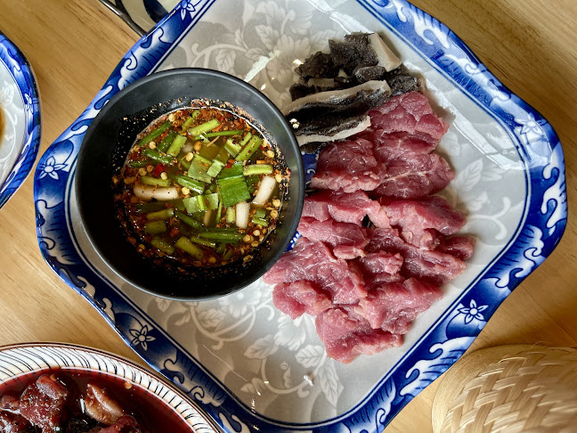 ลาบแม่ใหญ่ อุบลราชธานี - การบริการอาหารและที่พัก