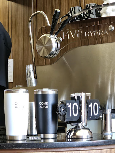 Comeback Phuket - การบริการอาหารและที่พัก