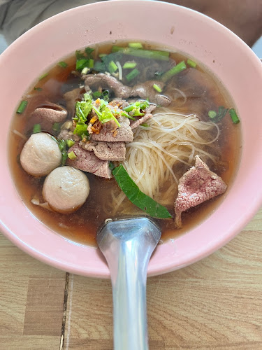 Opinii despre ก๋วยเตี๋ยวเนื้อลำดี în อำเภอเมืองพะเยา - การบริการอาหารและที่พัก