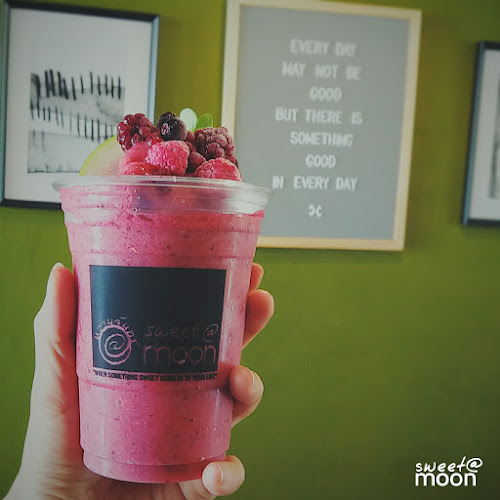 Sweet at moon - การบริการอาหารและที่พัก