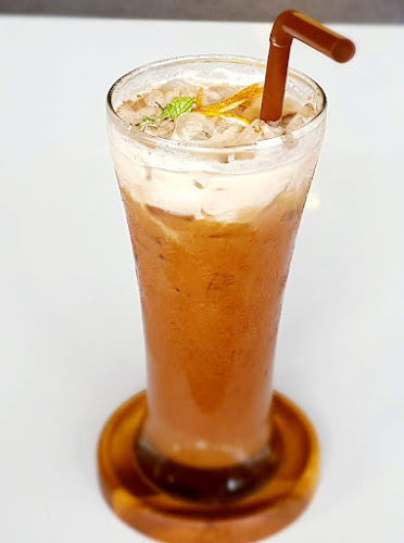 Mayday Coffee & Bar - การบริการอาหารและที่พัก