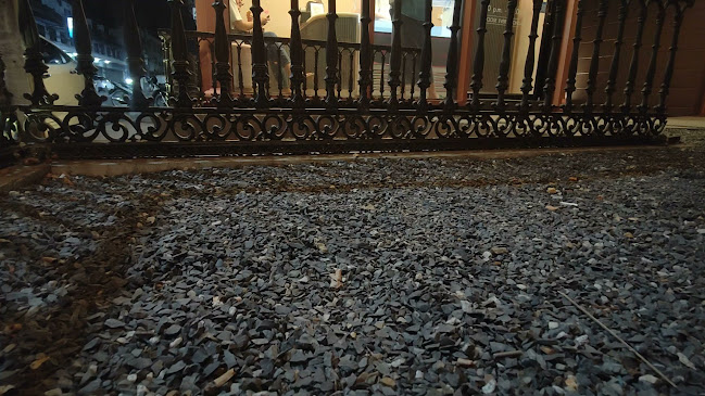 ice cream studio - การบริการอาหารและที่พัก