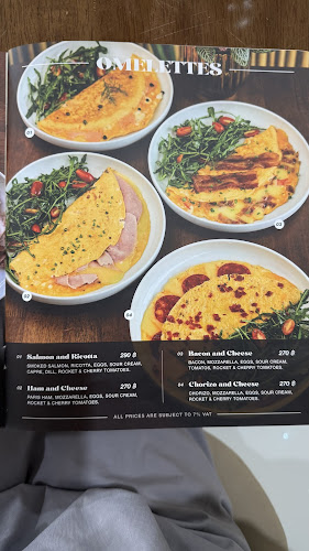 Crème Café Phuket - การบริการอาหารและที่พัก