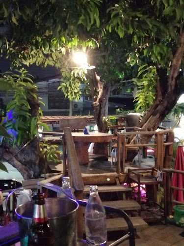 18 Mongkut Library Restaurant - การบริการอาหารและที่พัก