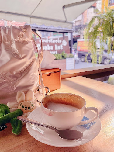 Chaba cafe ชบาคาเฟ่ - การบริการอาหารและที่พัก