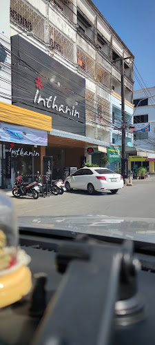 Inthanin coffee ถนนมหาราช - การบริการอาหารและที่พัก