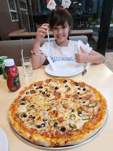 New York Pizza House (Pattaya - Soi Khaonoi) - การบริการอาหารและที่พัก