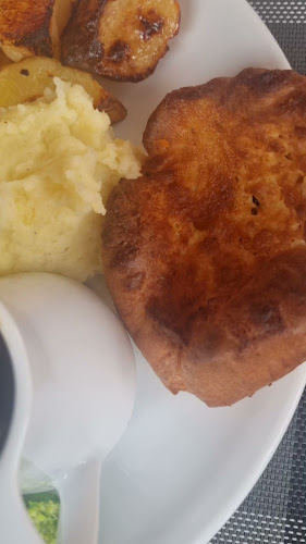 แฟnบอยส์ คาเฟ่ & เรสเตอรองท์ - การบริการอาหารและที่พัก