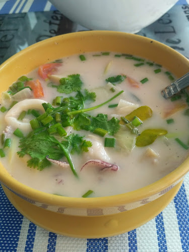 Opinii despre Baan Larb Restaurant în อำเภอกะทู้ - การบริการอาหารและที่พัก