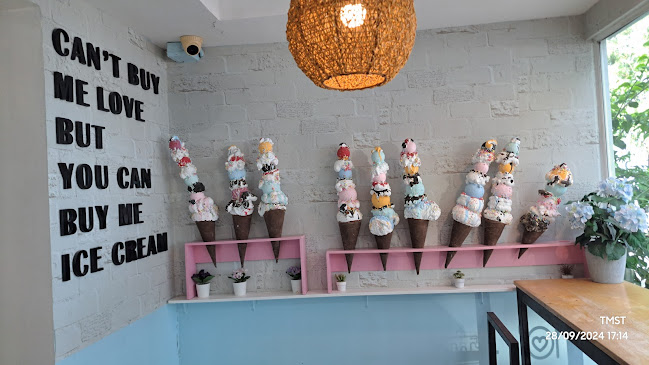 Little Home Ice cream & Bakery - การบริการอาหารและที่พัก