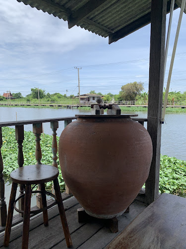 ร้านความสุขริมน้ำ Infinity