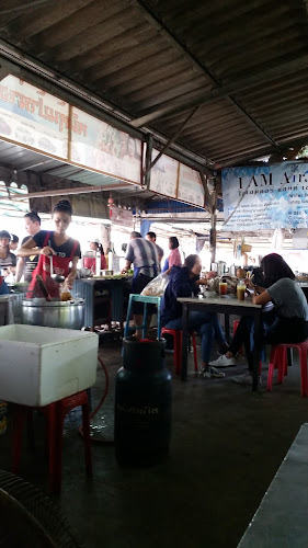 โอ้วเอ๋ว ตลาดฉำฉา