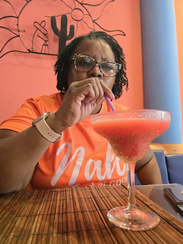 Mikes Mexican Restaurant - การบริการอาหารและที่พัก