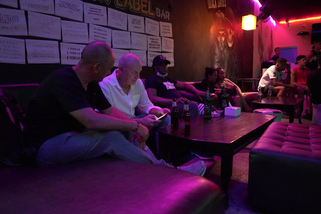 Opinii despre Black Label Chalong în อำเภอเมืองภูเก็ต - การบริการอาหารและที่พัก