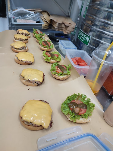 พัทยาเหนือสายสาม - การบริการอาหารและที่พัก