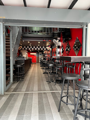 The Pit Stop Bar - อำเภอบางละมุง