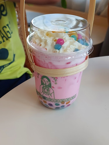 ตลาด 100 ซอย ท่าแฉลบ 9/4 ตำบลวัดใหม่ อำเภอเมืองจันทบุรี จันทบุรี 22000