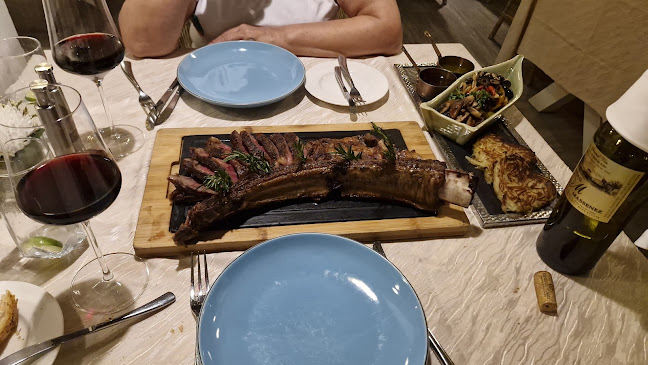 The Harbor Restaurant - การบริการอาหารและที่พัก