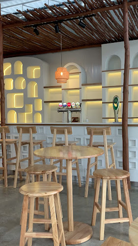 Opinii despre De Earn Cafe and Bar Phuket în อำเภอถลาง - การบริการอาหารและที่พัก