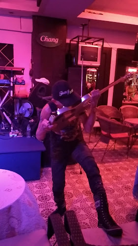 Toy Beer Bar - การบริการอาหารและที่พัก