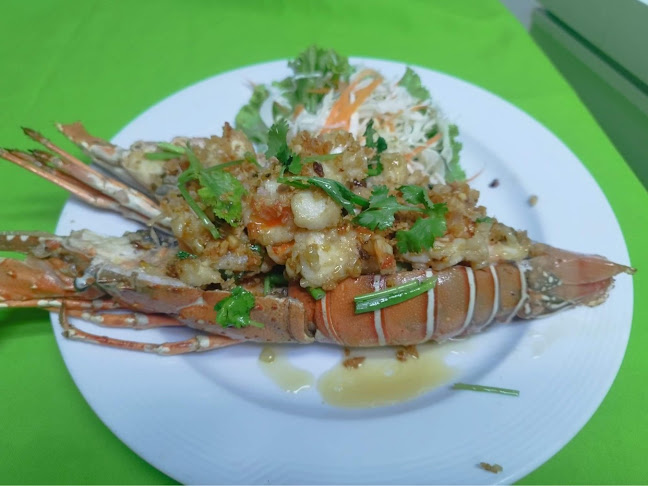 THE NEW Restaurant - การบริการอาหารและที่พัก