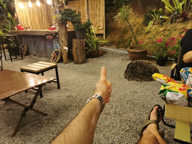 หลังบ้าน Camping bar - การบริการอาหารและที่พัก