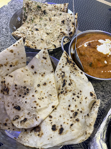 เอเวอร์เรส พัทยาซอย 10 สาย 2 - การบริการอาหารและที่พัก