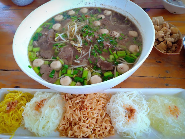 Opinii despre ร้านก๋วยเตี๋ยวเรือ ยกซด 10 บาท în อำเภอเมืองระยอง - การบริการอาหารและที่พัก