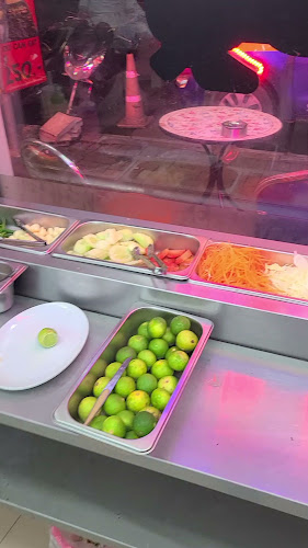 Iranian Buffet - การบริการอาหารและที่พัก