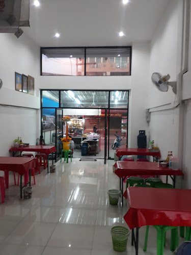 ร้านข้าวมันไก่ไหหลำพัทยาใต้ - การบริการอาหารและที่พัก