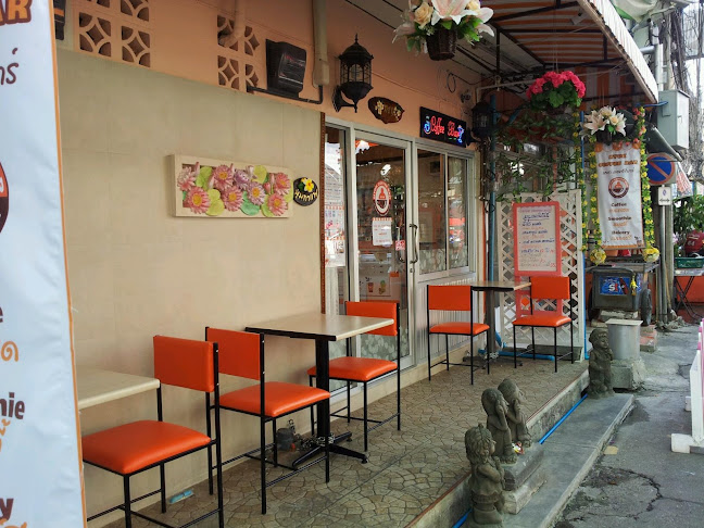 หยกคอฟฟี่บาร์ กาแฟสด - การบริการอาหารและที่พัก