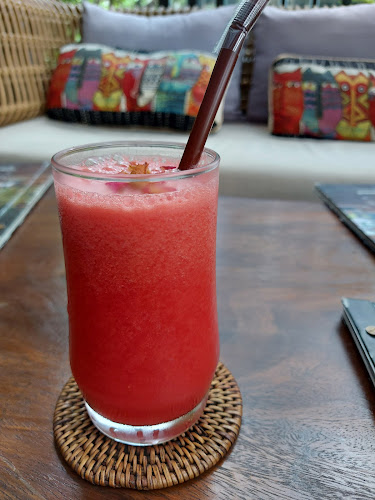 Opinii despre Hern Coffee and Bistro în อำเภอกะทู้ - การบริการอาหารและที่พัก