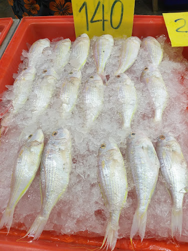 แป้ง-บัญชา หอยแครงแมลงภู่ตลาดรถไฟ - การบริการอาหารและที่พัก