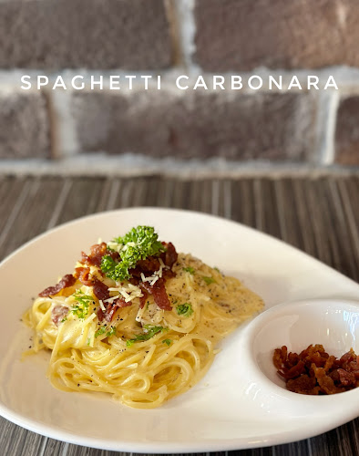 R space cafe & eatery