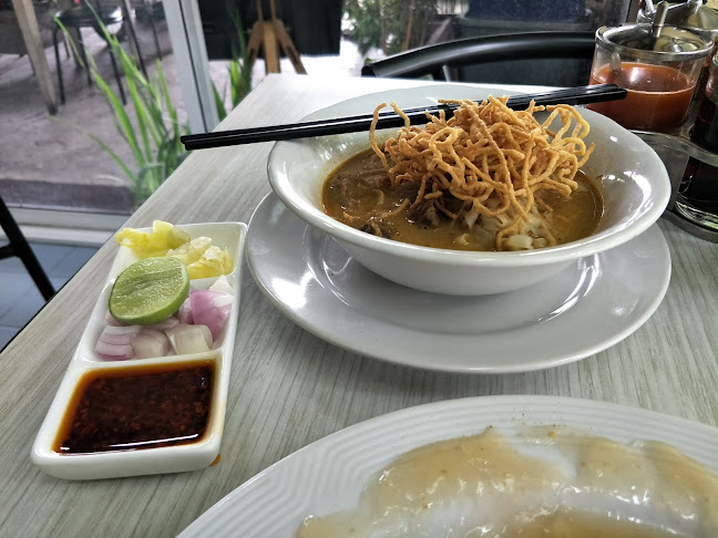 ร้านอาหารอิสลาม ดิโอเอซิส บางบัวทอง