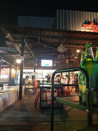 Slum Bar - การบริการอาหารและที่พัก