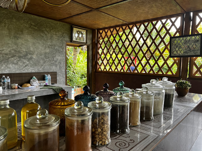 Mr. Dee Chilling Hill Bar