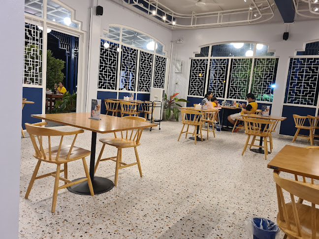 ตำ เต็ม โต๊ะ (สาขาเซ็นทรัลระยอง) - การบริการอาหารและที่พัก