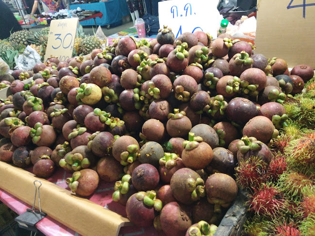 Opinii despre จ๊ะน้อง ร้านผลไม้ตลาดนัดคันทรีโฮม în อำเภอเมืองภูเก็ต - การบริการอาหารและที่พัก