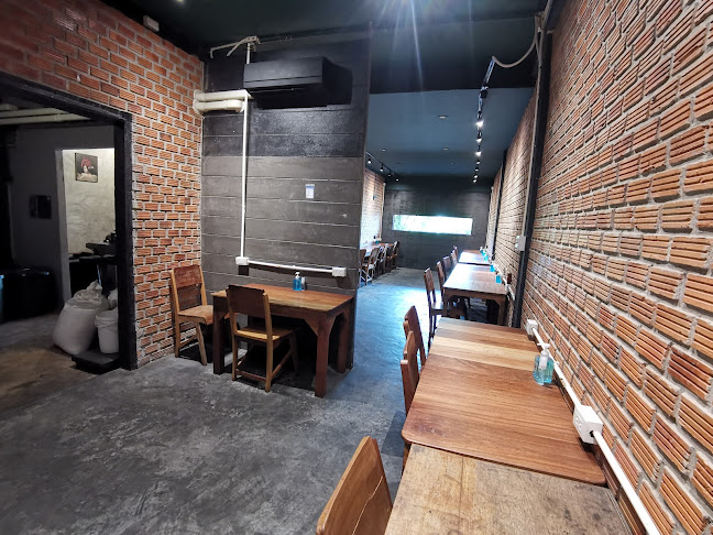 Midori Coffee Roastery - การบริการอาหารและที่พัก