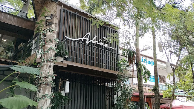 Alive Cheewit Cheewa - การบริการอาหารและที่พัก