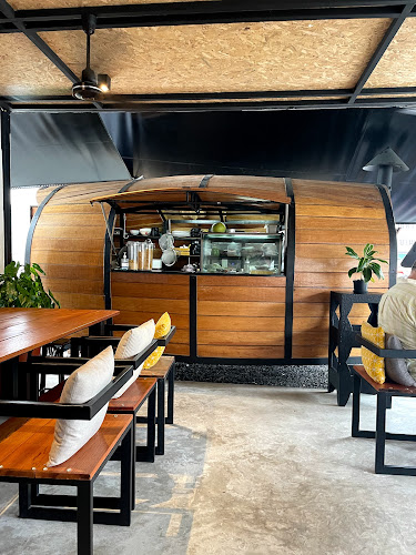 Uncle Toma's by Bakeology - การบริการอาหารและที่พัก